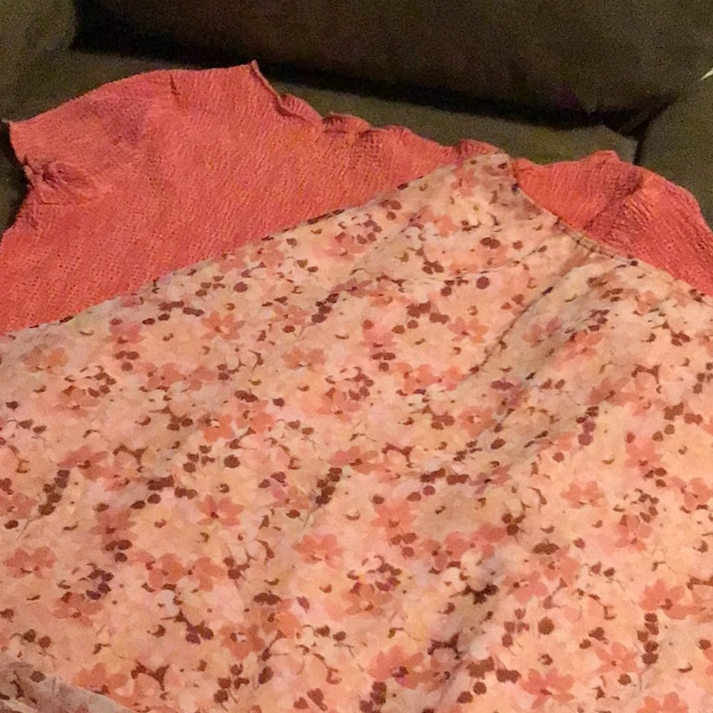 Skirt outfit with Short sleeves and knee length skirt